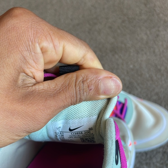 Nike women’s shoes . - Picture 4 of 4